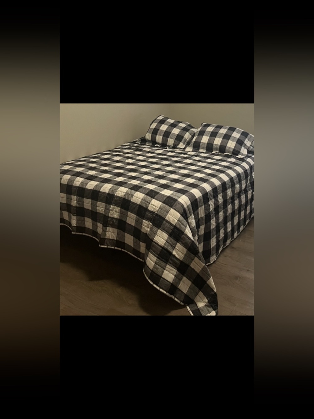 3 piece queen sized set: includes comforter + 2 shams (pillows not included)